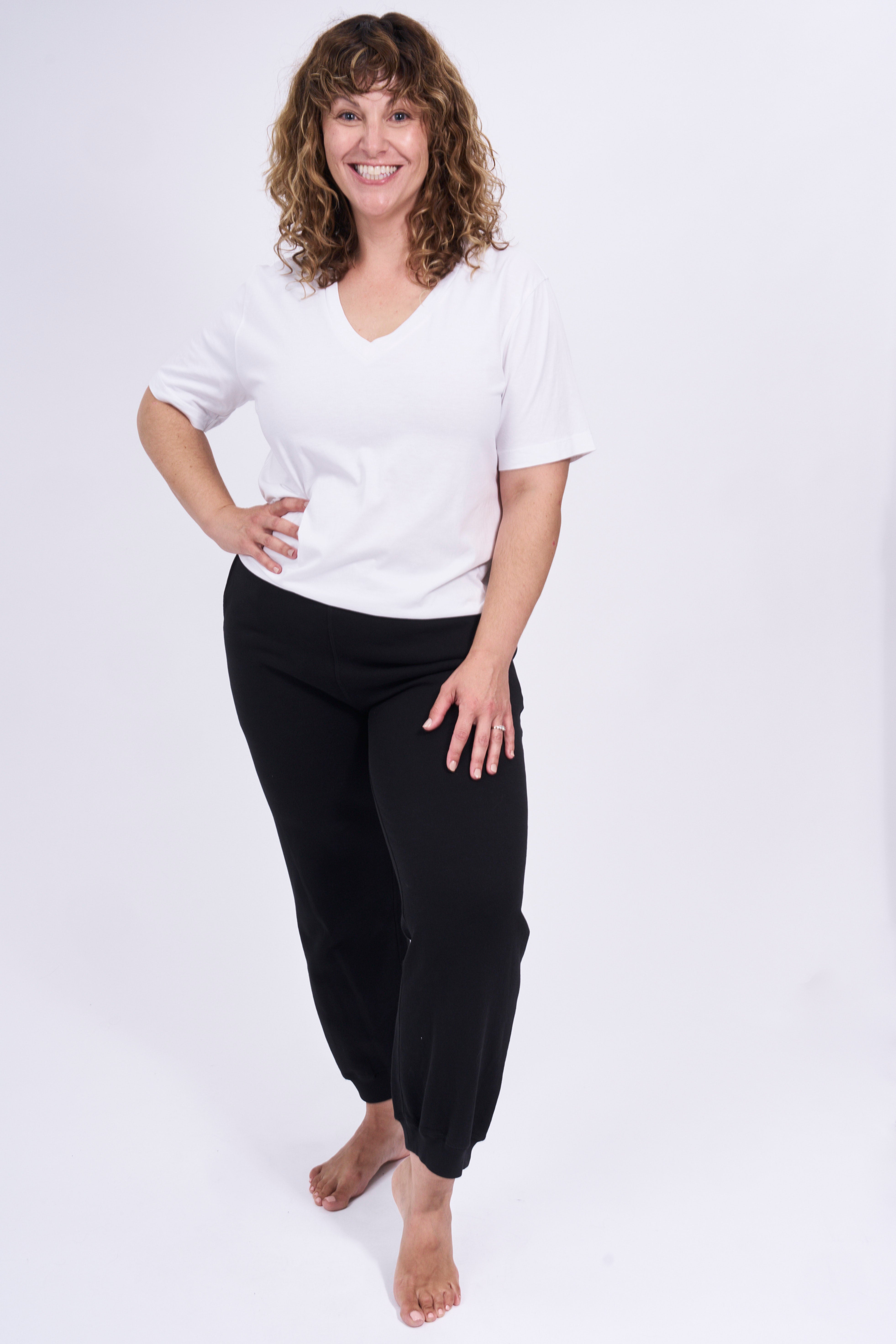 Organic cotton v-neck t-shirt in white with organic cotton french terry pants