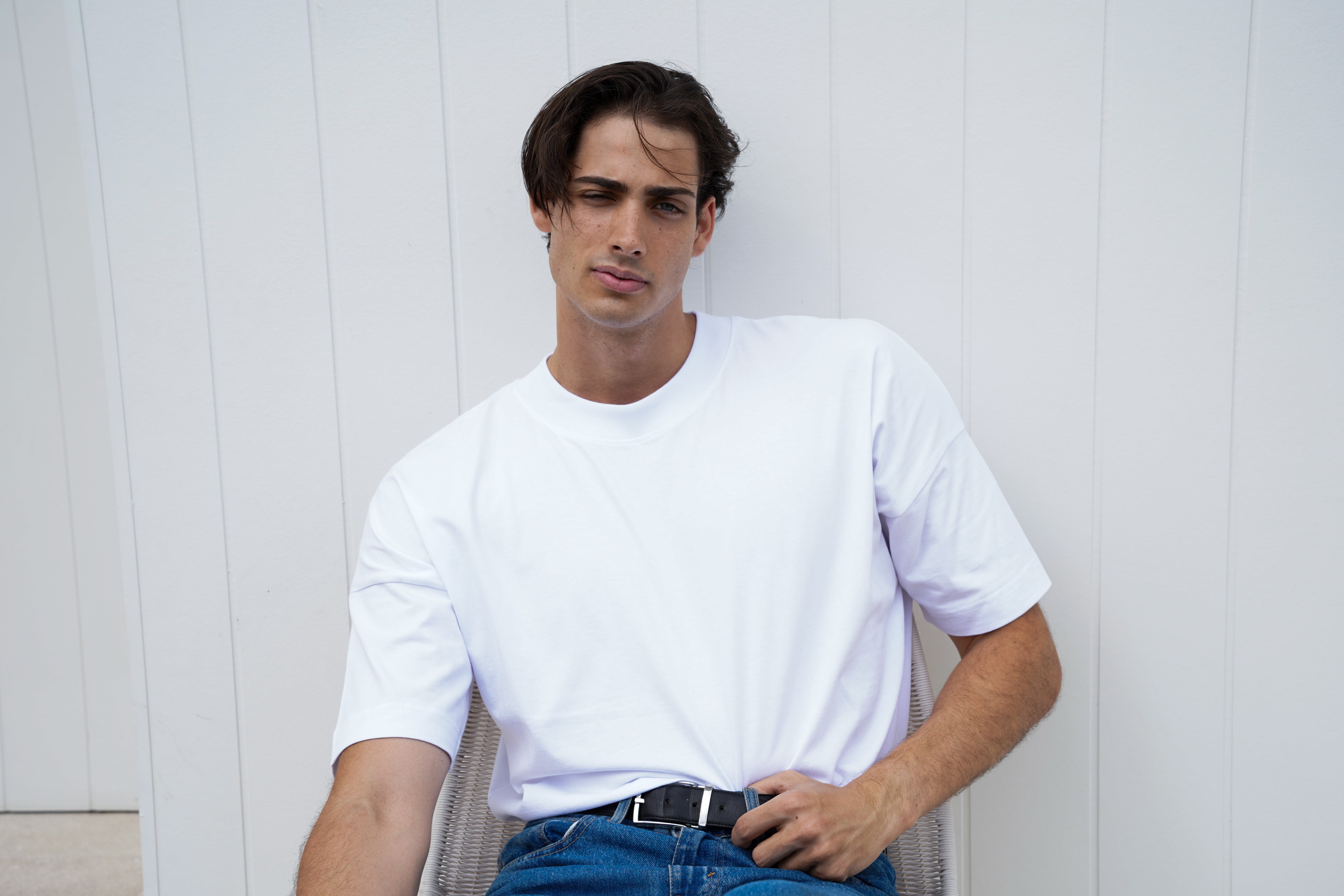 Organic cotton white tee_male model